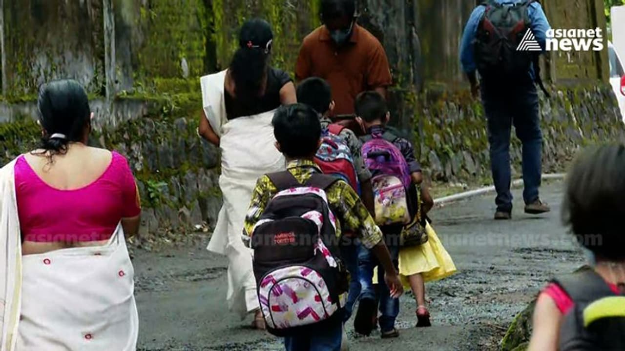 Education| ಇನ್ನೂ ತರಗತಿ ಆರಂಭಿಸದೆ ಶಾಲೆಗಳ ಕಳ್ಳಾಟ..! Education| ಇನ್ನೂ ತರಗತಿ ಆರಂಭಿಸದೆ ಶಾಲೆಗಳ ಕಳ್ಳಾಟ..!