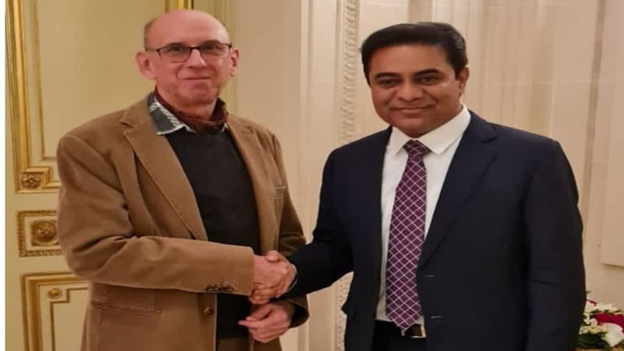 పారిస్లో కేటీఆర్ను కలిసిన అనుకోని అతిథి.. ఆయన గురించి తెలుసుకుని ప్రశంసించిన కేటీఆర్ పారిస్లో కేటీఆర్ను కలిసిన అనుకోని అతిథి.. ఆయన గురించి తెలుసుకుని ప్రశంసించిన కేటీఆర్