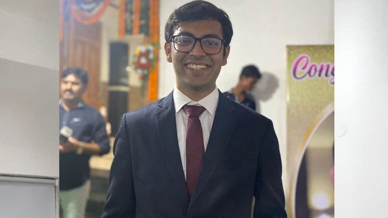 UPSC Success Story:शिशु मंदिर से पढ़ाई, अंग्रेजी नहीं आती, UPSC 2020 क्रैक करने वाले वैभव ऐसे होते थे मोटिवेट