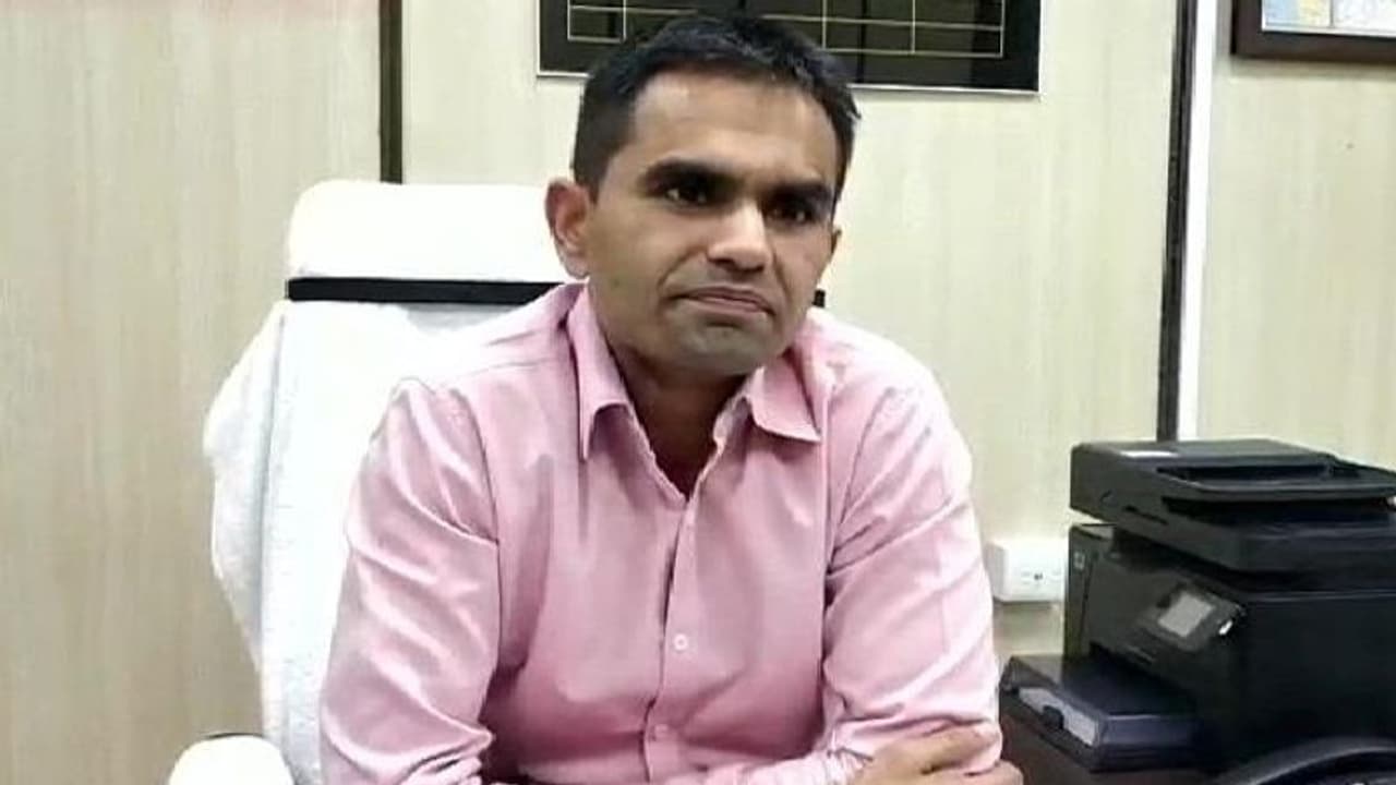 Sameer Wankhede: अपनी सबूतों की फाइल लेकर SC कमीशन पहुंचे समीर वानखेड़े, कहा देख लीजिए इसमें सब है Sameer Wankhede: अपनी सबूतों की फाइल लेकर SC कमीशन पहुंचे समीर वानखेड़े, कहा देख लीजिए इसमें सब है