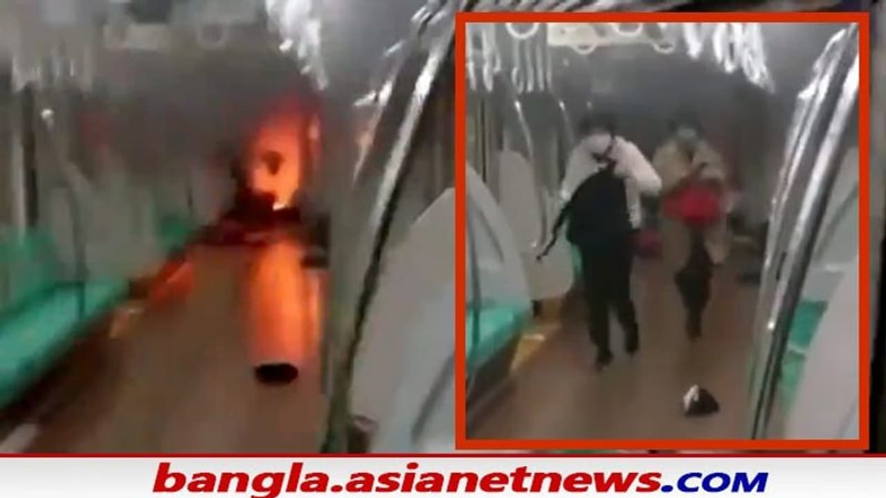 Japan Train Incident হ্যালোউইনে হত্যাকান্ড, জাপানের ট্রেনে ছুরি নিয়ে হামলা, চলল গুলি Japan Train Incident হ্যালোউইনে হত্যাকান্ড, জাপানের ট্রেনে ছুরি নিয়ে হামলা, চলল গুলি