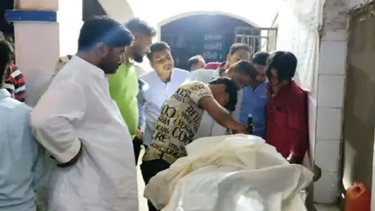 Shocking: Bihar में पान खाकर थूका तो UP के फेरीवाले को मार डाला, भीड़ खड़ी देखती रह गई तमाशा