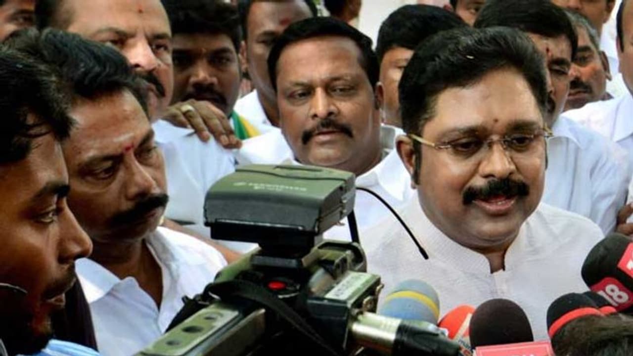 பழனிசாமியும், ஸ்டாலினும் இவர்களிடம் மன்னிப்பு கேட்கணும... அதிமுக, திமுகவை நாறடித்த அமமுக..!