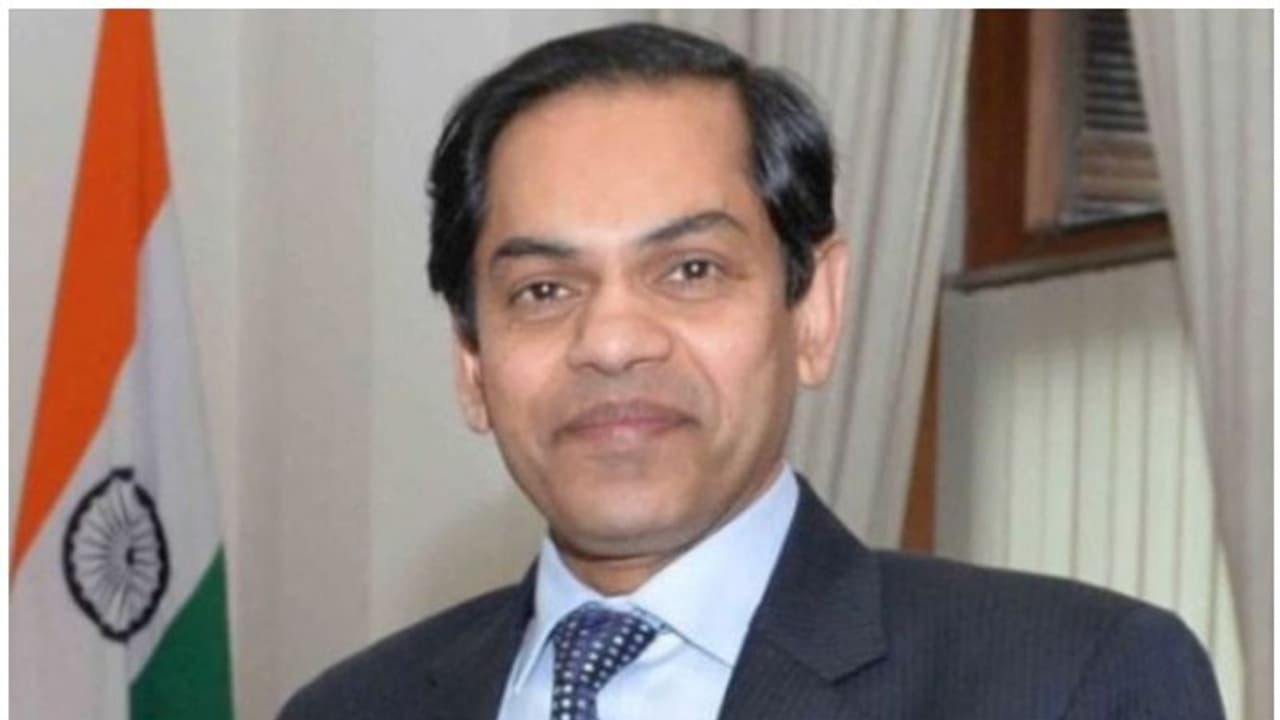 യുഎഇയിലെ പുതിയ ഇന്ത്യന് സ്ഥാനപതിയായി സഞ്ജയ് സുധീറിനെ നിയമിച്ചു യുഎഇയിലെ പുതിയ ഇന്ത്യന് സ്ഥാനപതിയായി സഞ്ജയ് സുധീറിനെ നിയമിച്ചു