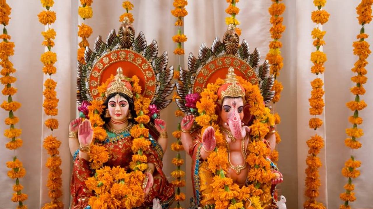 ধনতেরাসে ঘর সাজাতে মেনে চলুন এই কয়টি বাস্তু টোটকা, ঘটবে দেবীর আগমন ধনতেরাসে ঘর সাজাতে মেনে চলুন এই কয়টি বাস্তু টোটকা, ঘটবে দেবীর আগমন