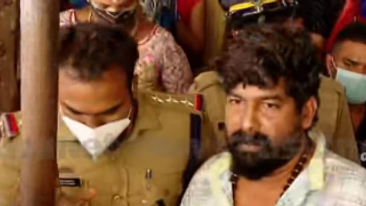 Joju George|'റോഡിന് നടുവിൽ വണ്ടിയിട്ടിട്ട് ഇവർ സെൽഫിയെടുക്കുകയായിരുന്നു', വിശദീകരിച്ച് ജോജു ജോര്ജ് വീഡിയോ Joju George|'റോഡിന് നടുവിൽ വണ്ടിയിട്ടിട്ട് ഇവർ സെൽഫിയെടുക്കുകയായിരുന്നു', വിശദീകരിച്ച് ജോജു ജോര്ജ് വീഡിയോ