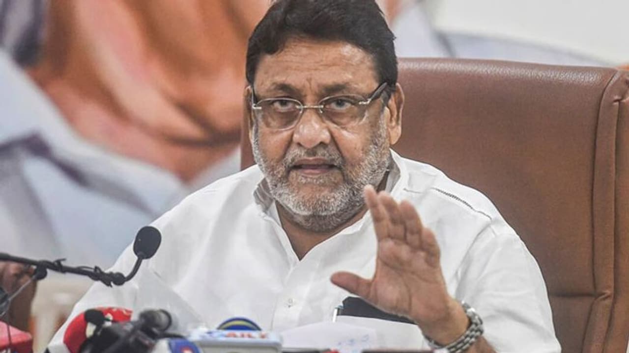 Aryan Khan Drug Case: नवाब का आरोप '70000 की शर्ट पहनते हैं वानखेड़े, मिला जवाब लाेखंडवाला में रेट पता करें