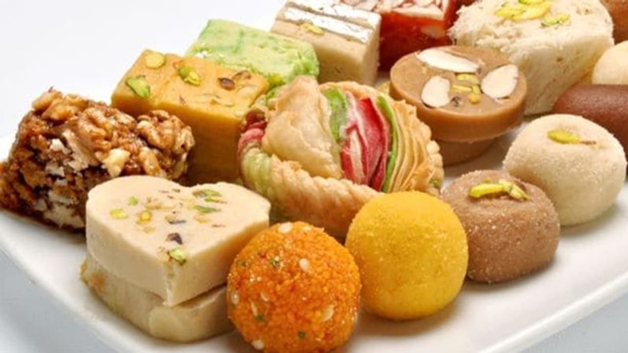 Bhaiphota special Sweet কোভিড আবহে ভাইয়ের শরীরে পুষ্টি, পাতে থাকুক ফলযোগে মিষ্টি Bhaiphota special Sweet কোভিড আবহে ভাইয়ের শরীরে পুষ্টি, পাতে থাকুক ফলযোগে মিষ্টি