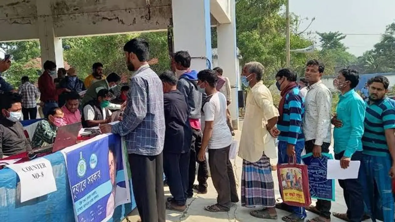 Duare Sarkar মুর্শিদাবাদবাসীর মন জয়ে দ্বিতীয় দফায় দুয়ারে সরকার ঘোষণা Duare Sarkar মুর্শিদাবাদবাসীর মন জয়ে দ্বিতীয় দফায় দুয়ারে সরকার ঘোষণা