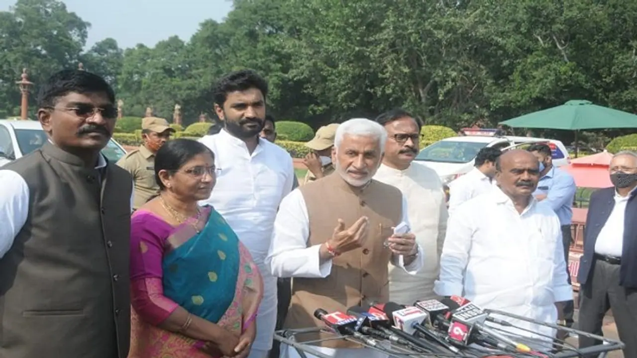 టీడీపీ గుర్తింపు రద్దు చేయాలి.. రాష్ట్రపతిని కలిసి వైసీపీ ఎంపీలు... టీడీపీ గుర్తింపు రద్దు చేయాలి.. రాష్ట్రపతిని కలిసి వైసీపీ ఎంపీలు...