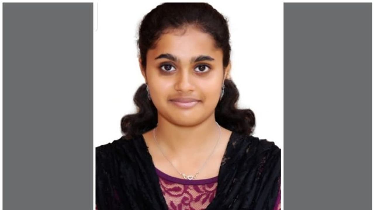 ചേര്ത്തലയില് ഹോസ്റ്റല് മുറിയില് വിദ്യാര്ഥിനി മരിച്ചനിലയില് ചേര്ത്തലയില് ഹോസ്റ്റല് മുറിയില് വിദ്യാര്ഥിനി മരിച്ചനിലയില്