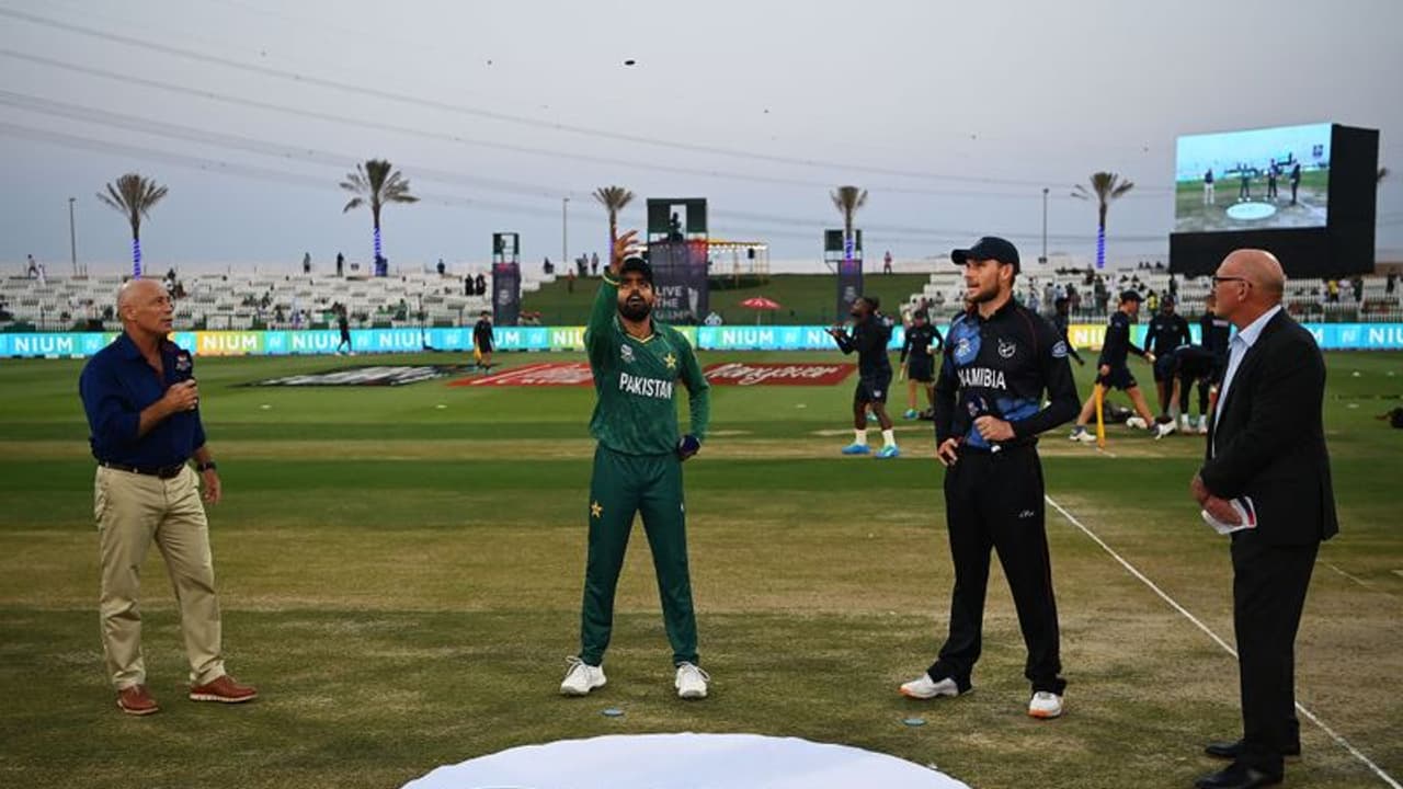 ടി20 ലോകകപ്പ്: സെമി ഉറപ്പിക്കാന് പാക്കിസ്ഥാന് നമീബിയക്കെതിരെ; ടോസ് അറിയാം ടി20 ലോകകപ്പ്: സെമി ഉറപ്പിക്കാന് പാക്കിസ്ഥാന് നമീബിയക്കെതിരെ; ടോസ് അറിയാം