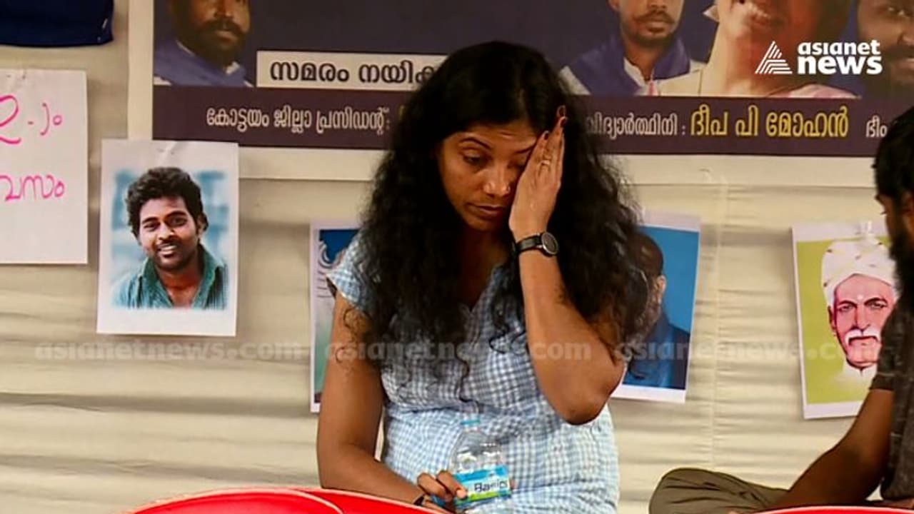 M G University | ജാതി വിവേചനത്തിനെതിരായ സമരം; ദീപ പി മോഹനനെ ആശുപത്രിയിലേക്ക് മാറ്റി M G University | ജാതി വിവേചനത്തിനെതിരായ സമരം; ദീപ പി മോഹനനെ ആശുപത്രിയിലേക്ക് മാറ്റി