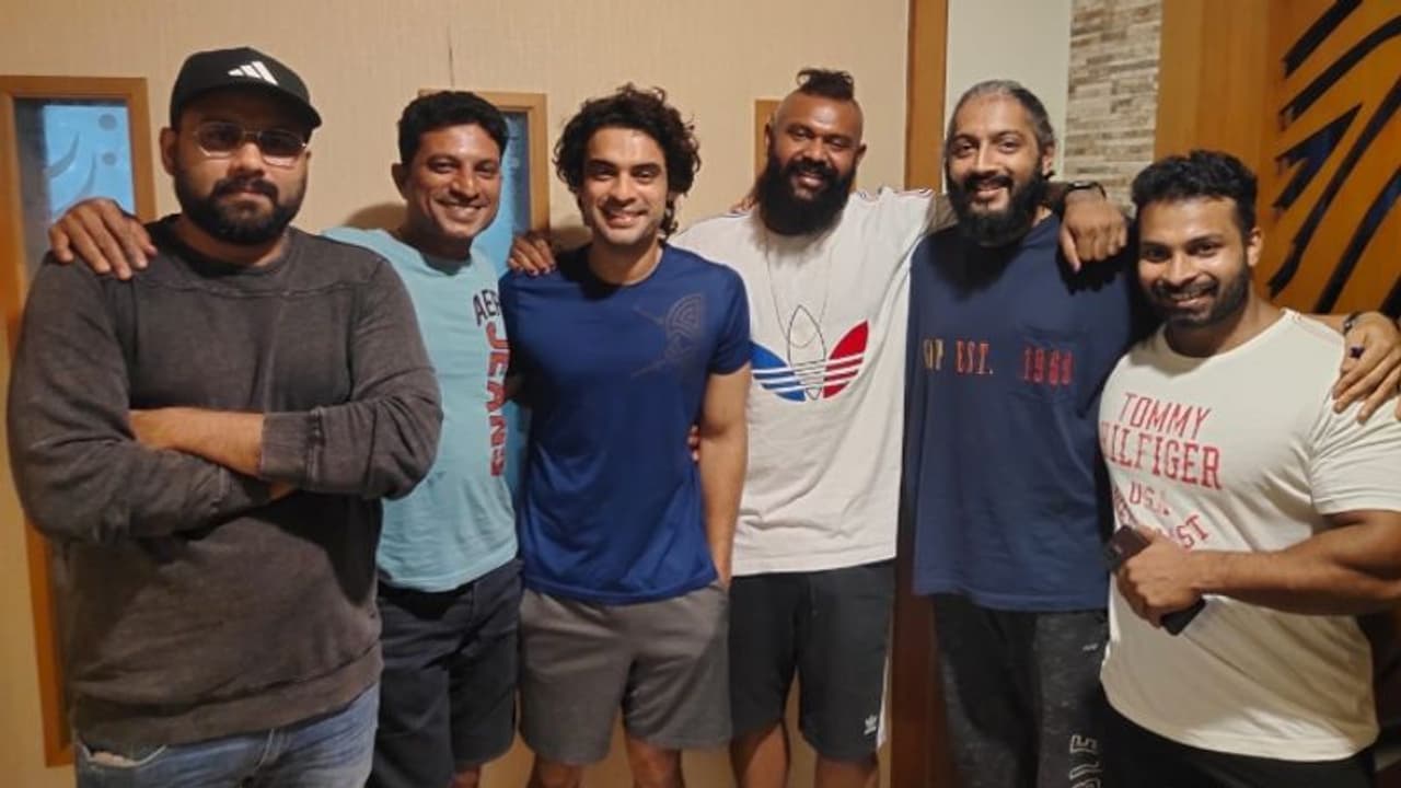 'ഡ്രൈവിംഗ് ലൈസന്സി'നു ശേഷം ബിഗ് ബജറ്റ് ചിത്രവുമായി ലാല് ജൂനിയര്; നായകന് ടൊവീനോ 'ഡ്രൈവിംഗ് ലൈസന്സി'നു ശേഷം ബിഗ് ബജറ്റ് ചിത്രവുമായി ലാല് ജൂനിയര്; നായകന് ടൊവീനോ