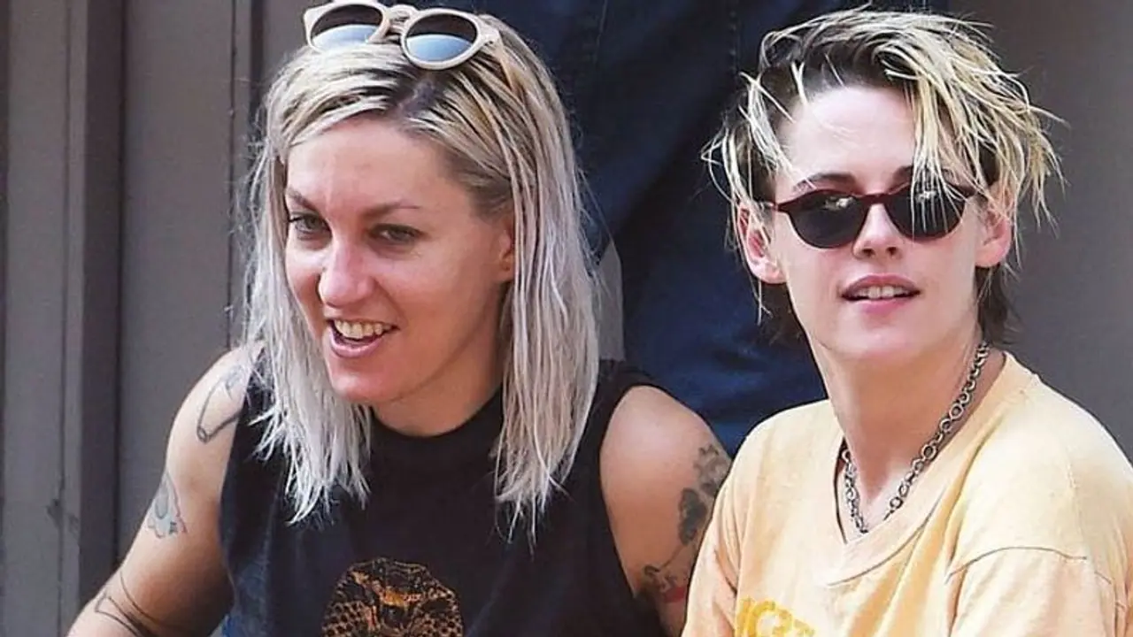 31 साल की Kristen Stewart ने गर्लफ्रेंड Dylan Meyer से की सगाई, शादी को लेकर बताई प्लानिंग 31 साल की Kristen Stewart ने गर्लफ्रेंड Dylan Meyer से की सगाई, शादी को लेकर बताई प्लानिंग