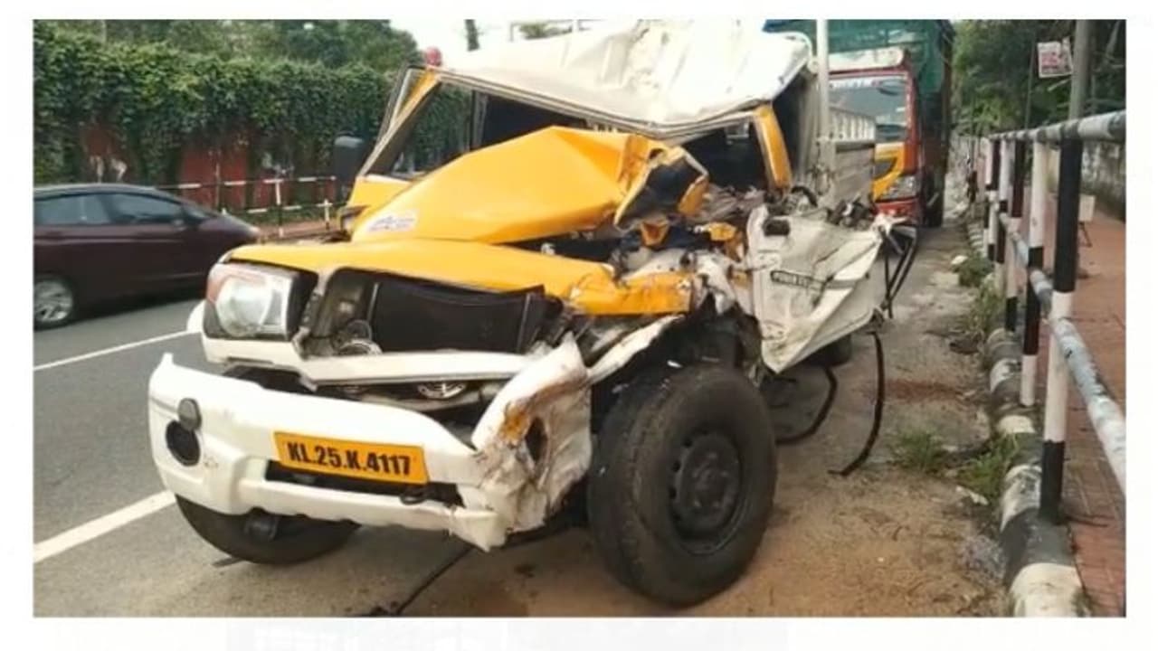 തിരുവനന്തപുരത്ത് നിർത്തിയിട്ട മിനിലോറിക്ക് പിന്നിൽ പിക്കപ്പ് വാനിടിച്ച് ഒരാൾ മരിച്ചു
