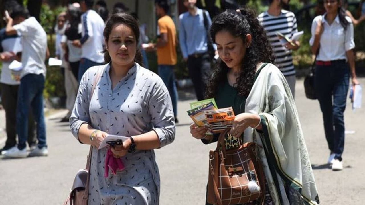 REET Results 2021 Declared: जानिए किसने किया टॉप, कैसे देखें रिजल्ट, मुख्यमंत्री ने क्या कहा... REET Results 2021 Declared: जानिए किसने किया टॉप, कैसे देखें रिजल्ट, मुख्यमंत्री ने क्या कहा...