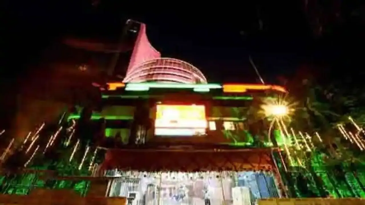 Muhurat Trading: ముహూరత్ ట్రేడింగ్ ఆరంభం అదుర్స్, 700 పాయింట్లు లాభపడ్డ సెన్సెక్స్.. Muhurat Trading: ముహూరత్ ట్రేడింగ్ ఆరంభం అదుర్స్, 700 పాయింట్లు లాభపడ్డ సెన్సెక్స్..