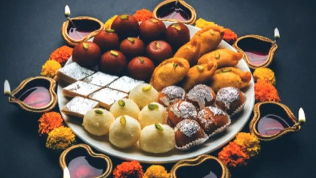 இந்த தீபாவளிக்கு ரசகுல்லா, காஜுகட்லி செய்து அசத்துங்க..!! இந்த தீபாவளிக்கு ரசகுல்லா, காஜுகட்லி செய்து அசத்துங்க..!!