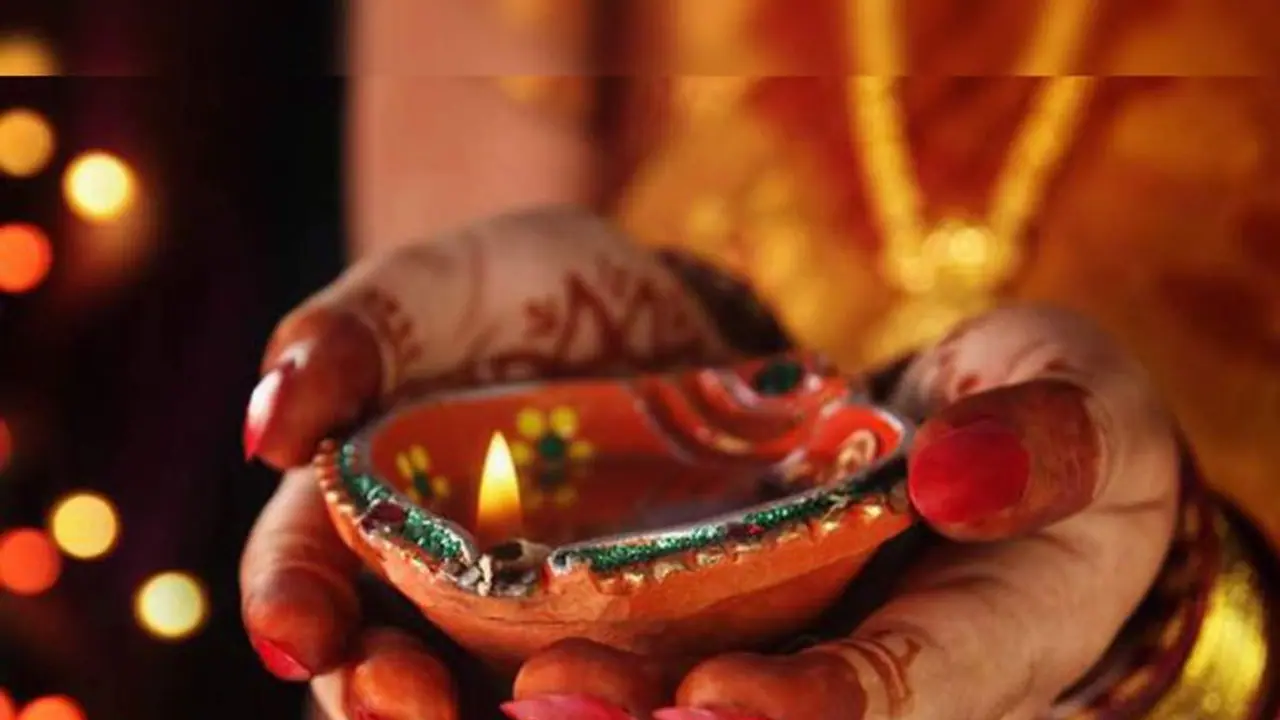 Karthigai Deepam 2023 : கார்த்திகை தீபத்திற்கு என்ன செய்ய வேண்டும்? எத்தனை விளக்குகள் ஏற்ற வேண்டும் தெரியுமா?