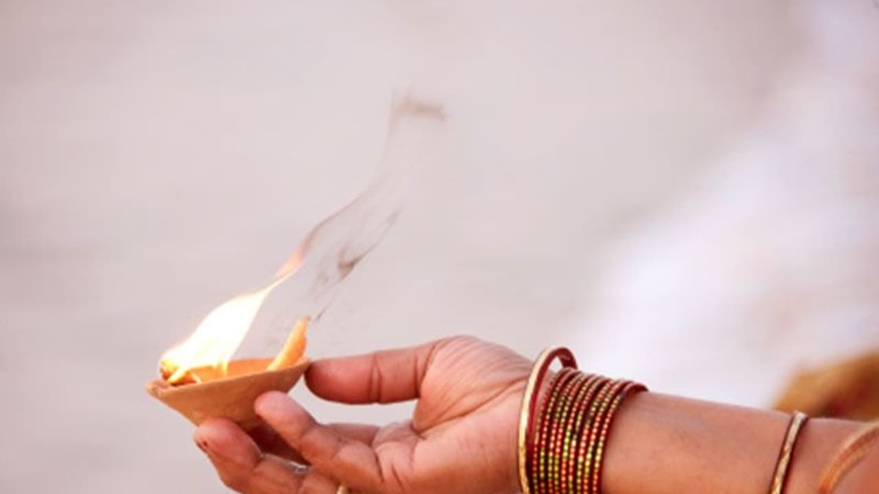 Diwali 2021: দীপাবলির আগের দিন পালিত হয় নরক চতুর্দশী বা ছোটি দিওয়ালি, জেনে নিন এই পুজোর মাহাত্ম্য Diwali 2021: দীপাবলির আগের দিন পালিত হয় নরক চতুর্দশী বা ছোটি দিওয়ালি, জেনে নিন এই পুজোর মাহাত্ম্য