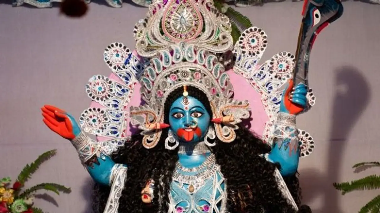 ರಾಕ್ಷಸರ ರಕ್ತ ಹೀರುವ ಕಾಳಿ ದೇವಿಯ ನಾಲಿಗೆ! ರಾಕ್ಷಸರ ರಕ್ತ ಹೀರುವ ಕಾಳಿ ದೇವಿಯ ನಾಲಿಗೆ!