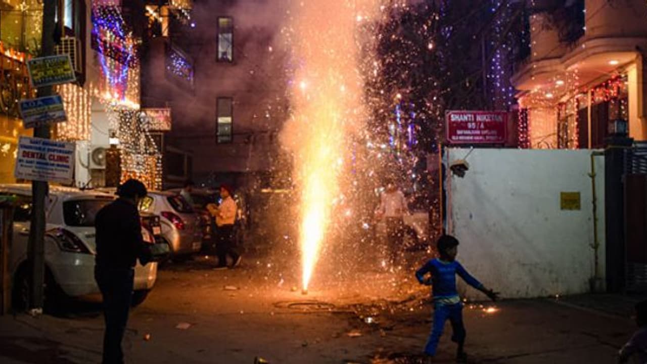 దీపావళి బాణసంచా ఎఫెక్ట్: తెలంగాలో 31 మందికి గాయాలు దీపావళి బాణసంచా ఎఫెక్ట్: తెలంగాలో 31 మందికి గాయాలు