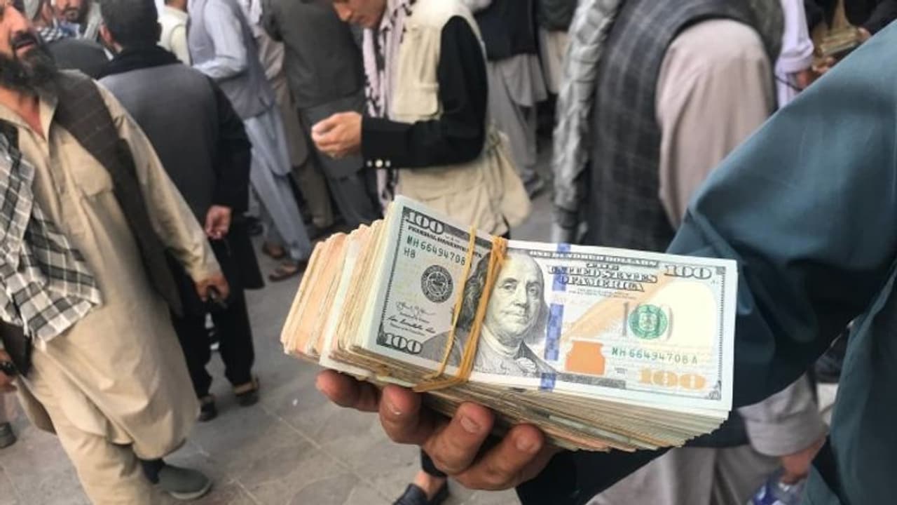 ഡോളറും രൂപയും ഉപയോഗിക്കരുത്; താലിബാന്റെ പുതിയ നിരോധന ഉത്തരവ്; ദുരിതം ജനത്തിന് ഡോളറും രൂപയും ഉപയോഗിക്കരുത്; താലിബാന്റെ പുതിയ നിരോധന ഉത്തരവ്; ദുരിതം ജനത്തിന്