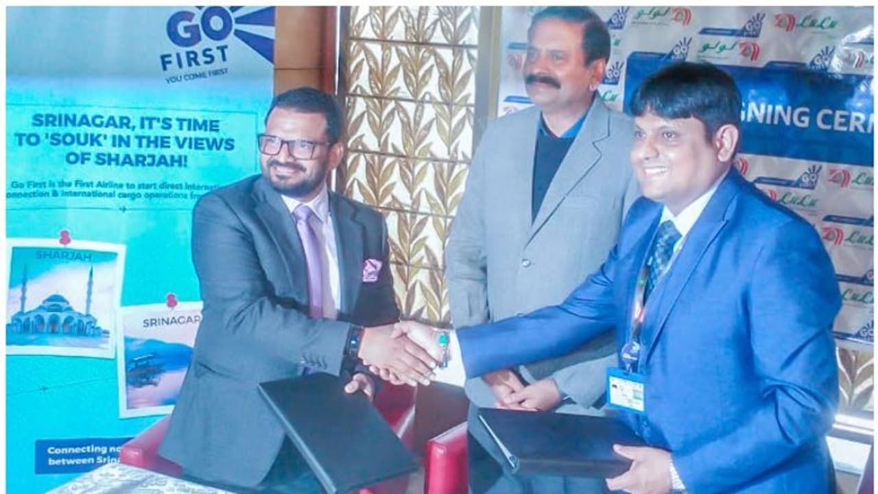 കശ്മീര് ഉല്പ്പന്നങ്ങള് യുഎഇയിലെത്തിക്കാന് ഗോ ഫസ്റ്റ് എയര്ലൈനുമായി കൈകോര്ത്ത് ലുലു ഗ്രൂപ്പ് കശ്മീര് ഉല്പ്പന്നങ്ങള് യുഎഇയിലെത്തിക്കാന് ഗോ ഫസ്റ്റ് എയര്ലൈനുമായി കൈകോര്ത്ത് ലുലു ഗ്രൂപ്പ്