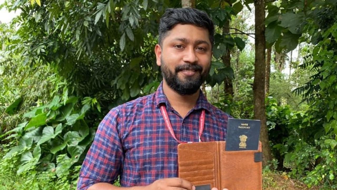 ആമസോണിൽ പാസ്പോര്ട്ട് കവര് ഓര്ഡര് ചെയ്തു; കിട്ടിയത് ഒറിജിനല് പാസ്പോര്ട്ട്! കഥയിങ്ങനെ.. ആമസോണിൽ പാസ്പോര്ട്ട് കവര് ഓര്ഡര് ചെയ്തു; കിട്ടിയത് ഒറിജിനല് പാസ്പോര്ട്ട്! കഥയിങ്ങനെ..