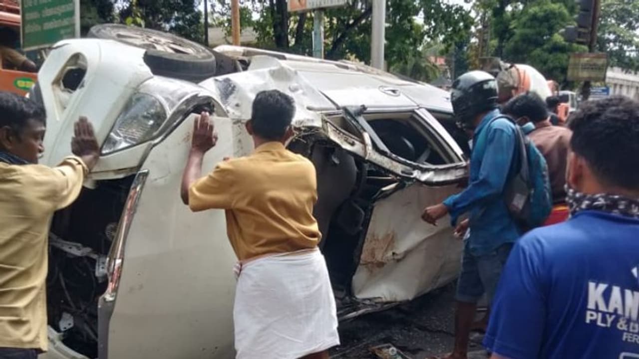 തങ്കിക്കവലയിൽ വാഹനാപകടത്തിൽ ഒരേ കുടുംബത്തിലെ ആറ് പേരടക്കം ഏഴ് പേർക്ക് പരിക്ക്