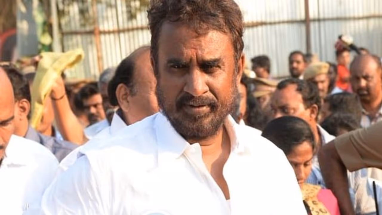 5 ஆண்டில் 5 ஆயிரம் கோடியை வாயில் போட்ட S.P வேலுமணி..ஸ்டாலின் நடவடிக்கை எடுக்க மாட்டார்.. கதறும் Ex எம்.பி 5 ஆண்டில் 5 ஆயிரம் கோடியை வாயில் போட்ட S.P வேலுமணி..ஸ்டாலின் நடவடிக்கை எடுக்க மாட்டார்.. கதறும் Ex எம்.பி