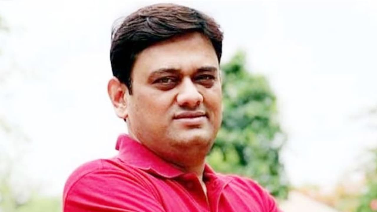 राज परिवार की Diwali हुई काली, छत्तसीगढ़ के MLA देवव्रत की मौत, खुशियों के बीच पसरा मातम राज परिवार की Diwali हुई काली, छत्तसीगढ़ के MLA देवव्रत की मौत, खुशियों के बीच पसरा मातम