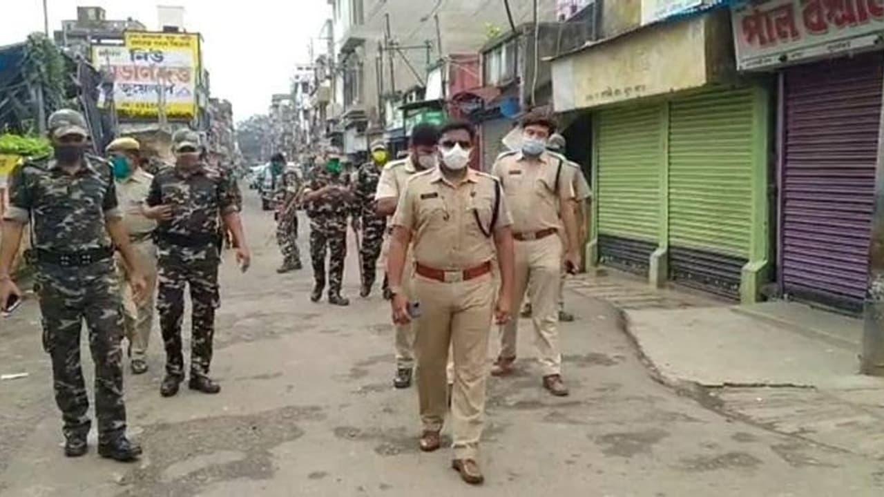 Coronavirus উৎসবের মরশুমেই বাড়ছে সংক্রমণ, ১২ নভেম্বর পর্যন্ত মুর্শিদাবাদে বন্ধ বাজার দোকান Coronavirus উৎসবের মরশুমেই বাড়ছে সংক্রমণ, ১২ নভেম্বর পর্যন্ত মুর্শিদাবাদে বন্ধ বাজার দোকান