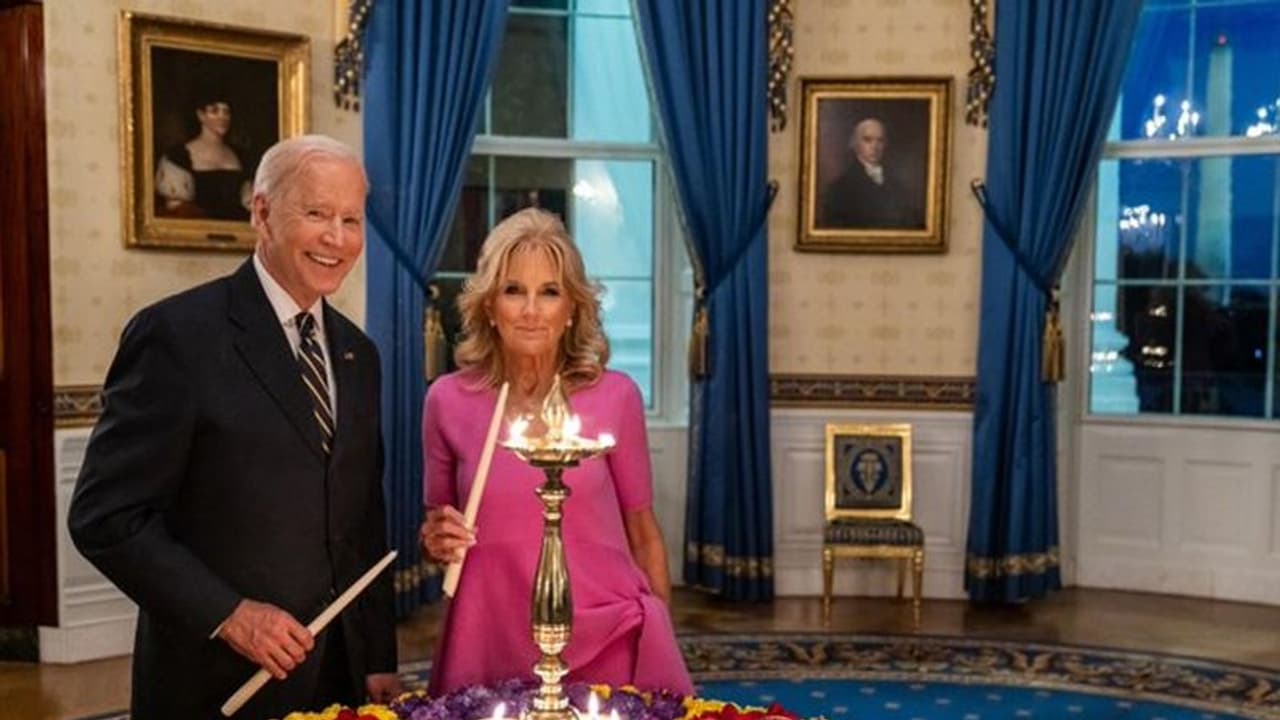 Diwali 2021: दुनियाभर में दिवाली की धूम, अमेरिकी राष्ट्रपति समेत विश्व के बड़े नेता बोले हैप्पी दिवाली Diwali 2021: दुनियाभर में दिवाली की धूम, अमेरिकी राष्ट्रपति समेत विश्व के बड़े नेता बोले हैप्पी दिवाली