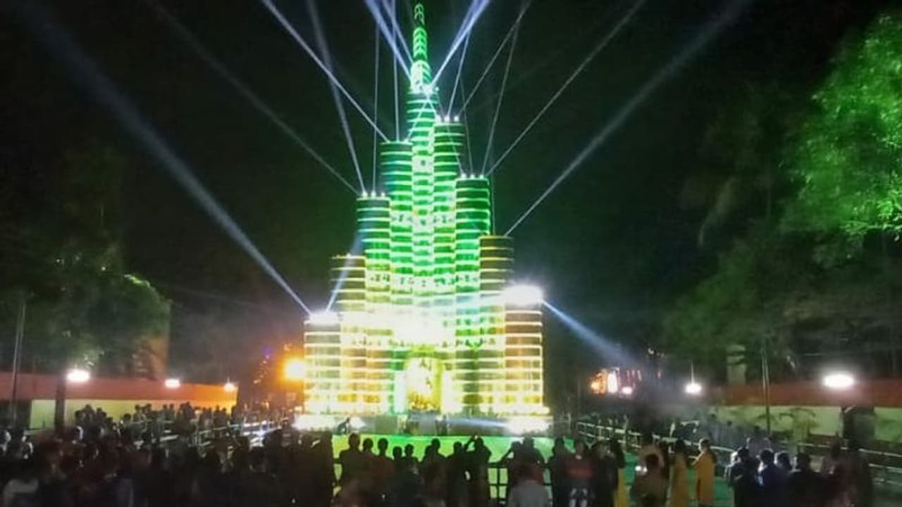 Kali Puja 2021: জলপাইগুড়ির কালী পুজোর ফিরল শ্রীভূমির স্মৃতি, বুর্জ খলিফা দেখতে উপচে পড়া ভিড় Kali Puja 2021: জলপাইগুড়ির কালী পুজোর ফিরল শ্রীভূমির স্মৃতি, বুর্জ খলিফা দেখতে উপচে পড়া ভিড়