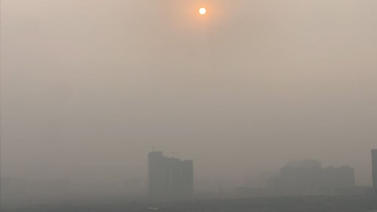 అక్కడ పీల్చే గాలి.. సిగరెట్ పొగ కంటే ప్రమాదకరం: ఎయిమ్స్ డైరెక్టర్ రణదీప్ గులేరియా అక్కడ పీల్చే గాలి.. సిగరెట్ పొగ కంటే ప్రమాదకరం: ఎయిమ్స్ డైరెక్టర్ రణదీప్ గులేరియా