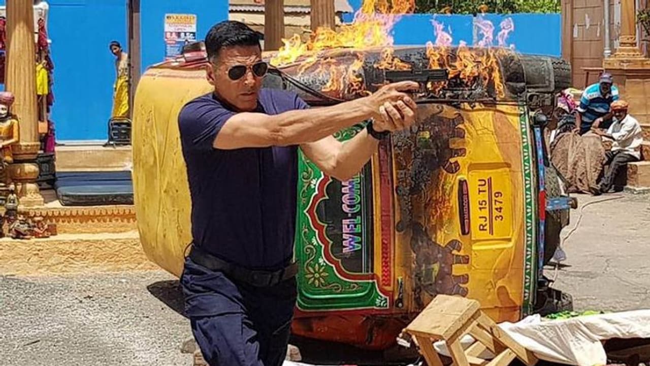 रिलीज होते ही लीक हुई Akshay Kumar की फिल्म Sooryavanshi, मेकर्स को लग सकता है करोड़ों का फटका रिलीज होते ही लीक हुई Akshay Kumar की फिल्म Sooryavanshi, मेकर्स को लग सकता है करोड़ों का फटका