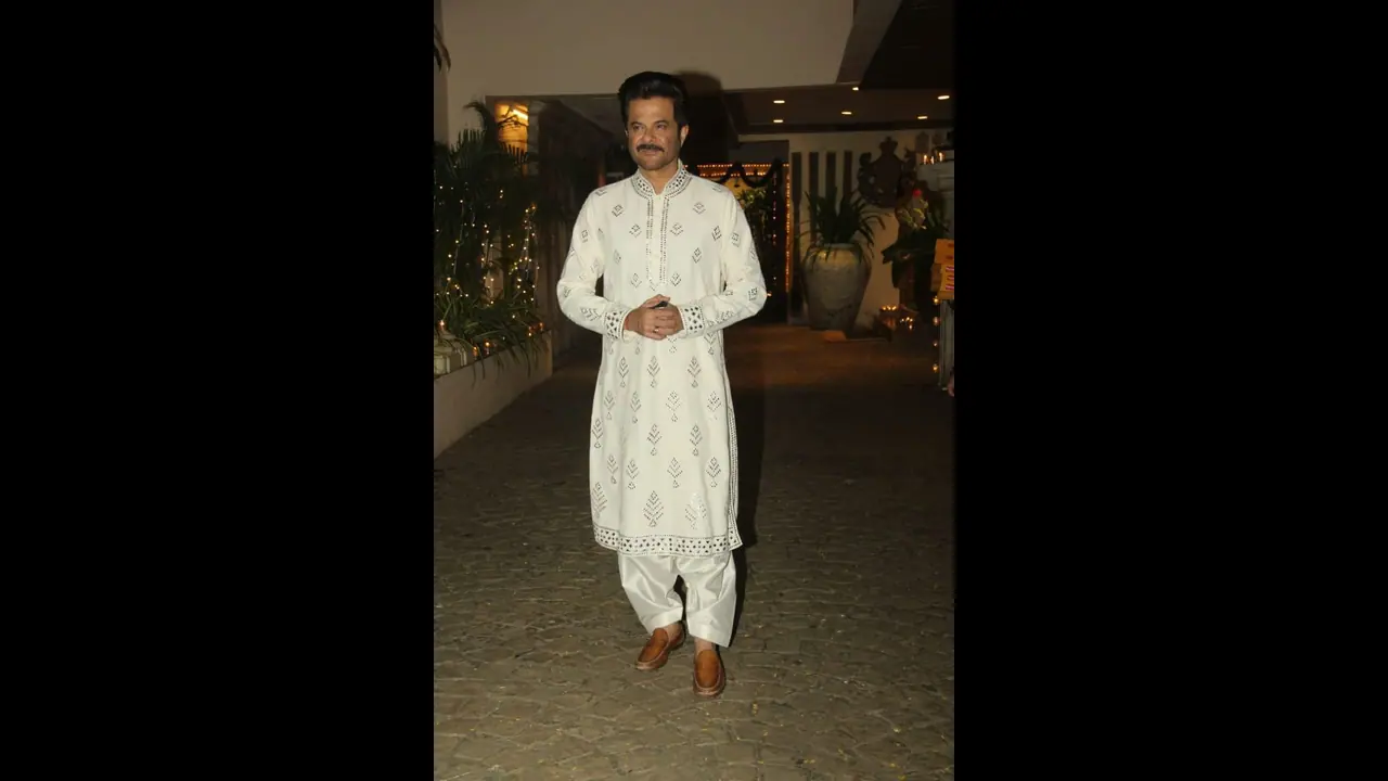 দেখুনতো চিনতে পারেন কিনা, স্কুল জীবনের ছবি দিয়ে নস্ট্যালজিক অনিল কাপুর দেখুনতো চিনতে পারেন কিনা, স্কুল জীবনের ছবি দিয়ে নস্ট্যালজিক অনিল কাপুর