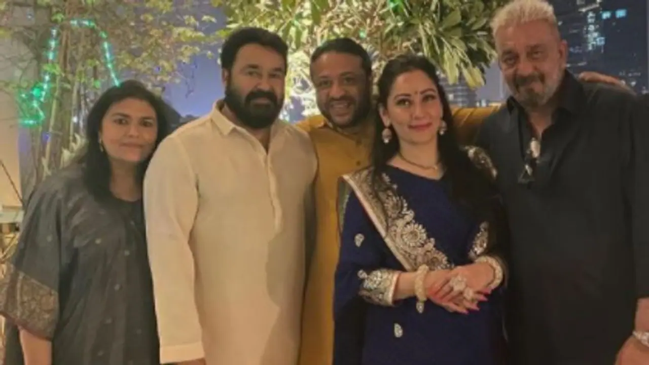 Sanjay Dutt Diwali bash|സഞ്ജയ് ദത്തിനൊപ്പം മോഹൻലാൽ, ഇത്തവണയും ദീപാവലി ആഘോഷം ഒന്നിച്ച്, ചിത്രങ്ങൾ Sanjay Dutt Diwali bash|സഞ്ജയ് ദത്തിനൊപ്പം മോഹൻലാൽ, ഇത്തവണയും ദീപാവലി ആഘോഷം ഒന്നിച്ച്, ചിത്രങ്ങൾ