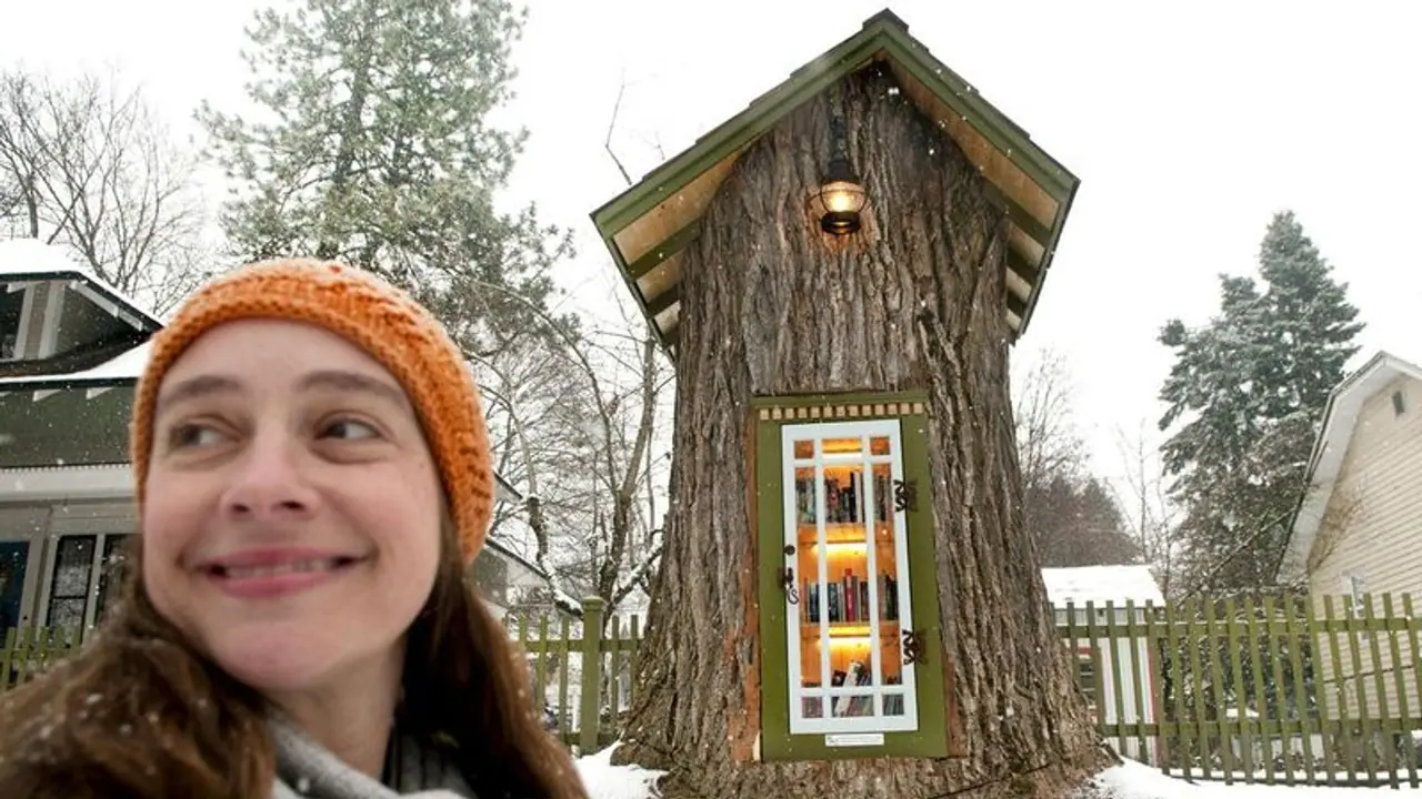 ഈ അതിഗംഭീര ലൈബ്രറി ഒരു മരക്കുറ്റിയിലാണ്!