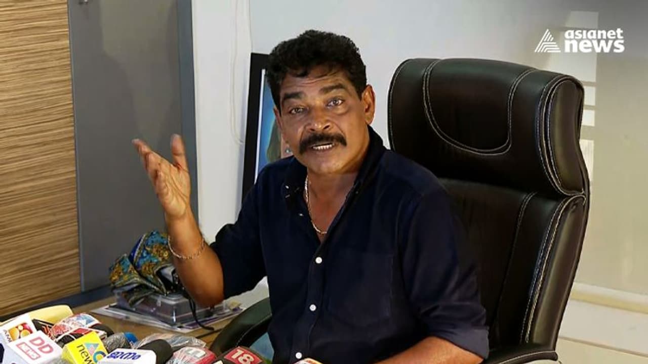 ആന്റണിയോട് കടുപ്പിച്ച് ഫിലിം ചേംബർ; 'ആരെയും എന്തും പറയാമെന്ന വെല്ലുവിളി ശരിയല്ല', എഫ്ബി പോസ്റ്റ് പിൻവലിക്കണം ആന്റണിയോട് കടുപ്പിച്ച് ഫിലിം ചേംബർ; 'ആരെയും എന്തും പറയാമെന്ന വെല്ലുവിളി ശരിയല്ല', എഫ്ബി പോസ്റ്റ് പിൻവലിക്കണം