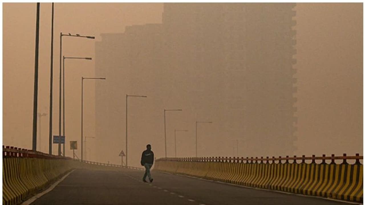 Delhi’s air quality continues to remain in ‘severe’ category Delhi’s air quality continues to remain in ‘severe’ category