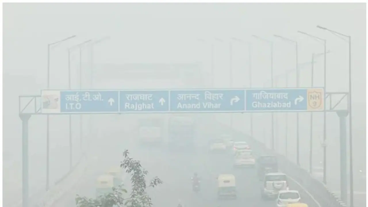 Diwali की लापरवाहियों का परिणाम भुगत रही Delhi, AQI अभी भी 436 के गंभीर श्रेणी में, सांस लेना हुआ दूभर