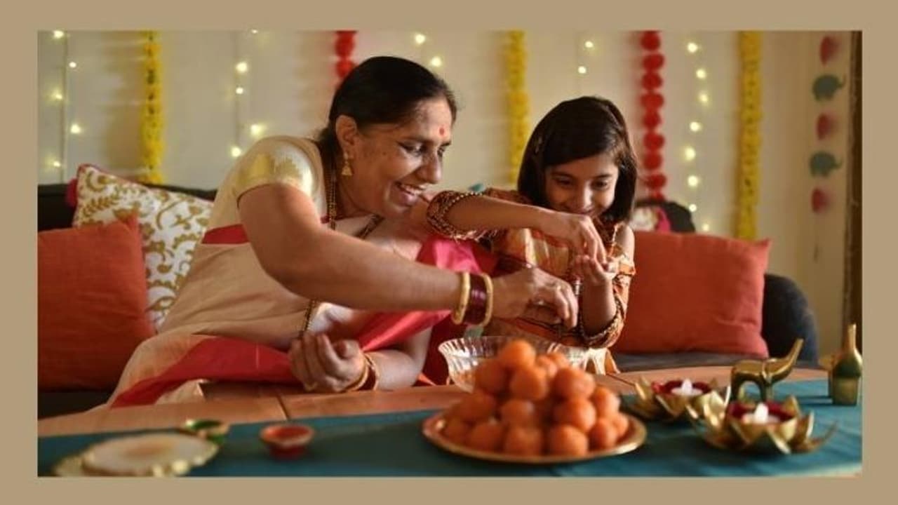 Bhai Dooj 2021: घर पर बनाएं और सबको खिलाएं अलग अलग तरह के टेस्टी लड्डू