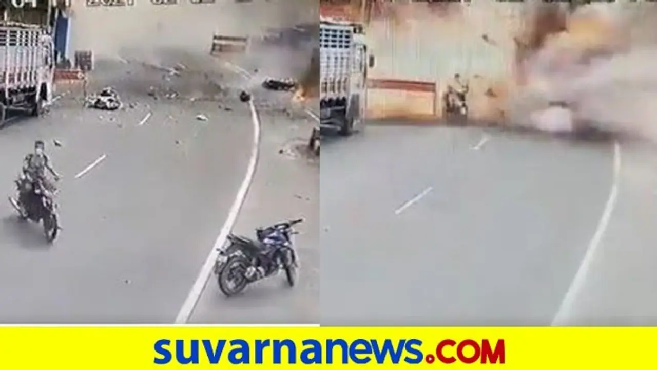 Firecrackers Explode: ಬೈಕ್‌ನಲ್ಲಿ ಒಯ್ತಿದ್ದ ಪಟಾಕಿ ಬಾಕ್ಸ್ ಸ್ಫೋಟ, ಸಿಸಿಟಿವಿಯಲ್ಲಿ ಘೋರ ದೃಶ್ಯ