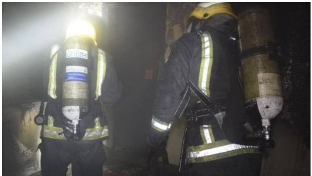 സൗദിയില് തീപിടിച്ച അപ്പാര്ട്ട്മെന്റിനുള്ളില് കുടുങ്ങിപ്പോയ മൂന്ന് കുട്ടികളെ രക്ഷിച്ചു സൗദിയില് തീപിടിച്ച അപ്പാര്ട്ട്മെന്റിനുള്ളില് കുടുങ്ങിപ്പോയ മൂന്ന് കുട്ടികളെ രക്ഷിച്ചു