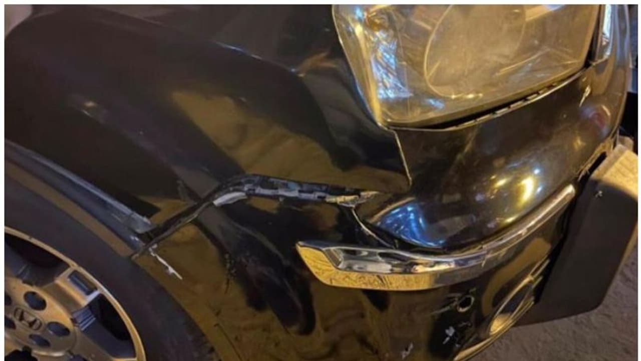 യുഎഇയില് സ്ത്രീയെയും കുട്ടിയെയും ഇടിച്ചിട്ട് നിര്ത്താതെ പോയ കാര് ഡ്രൈവര് മണിക്കൂറുകള്ക്കകം പിടിയില് യുഎഇയില് സ്ത്രീയെയും കുട്ടിയെയും ഇടിച്ചിട്ട് നിര്ത്താതെ പോയ കാര് ഡ്രൈവര് മണിക്കൂറുകള്ക്കകം പിടിയില്