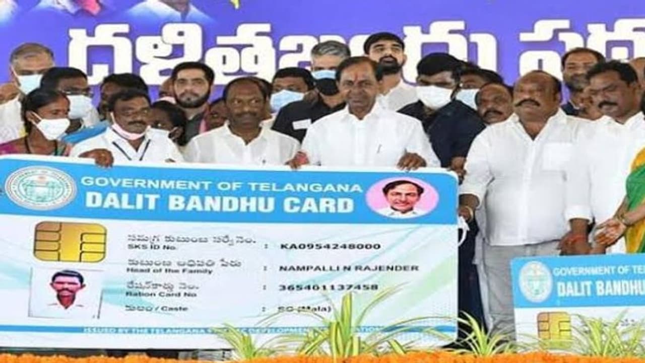 Dalit Bandhu: హుజురాబాద్ ఎఫెక్ట్.. దళిత బంధుపై నీలినీడలు.. కేసీఆర్ ఊగిసలాట Dalit Bandhu: హుజురాబాద్ ఎఫెక్ట్.. దళిత బంధుపై నీలినీడలు.. కేసీఆర్ ఊగిసలాట