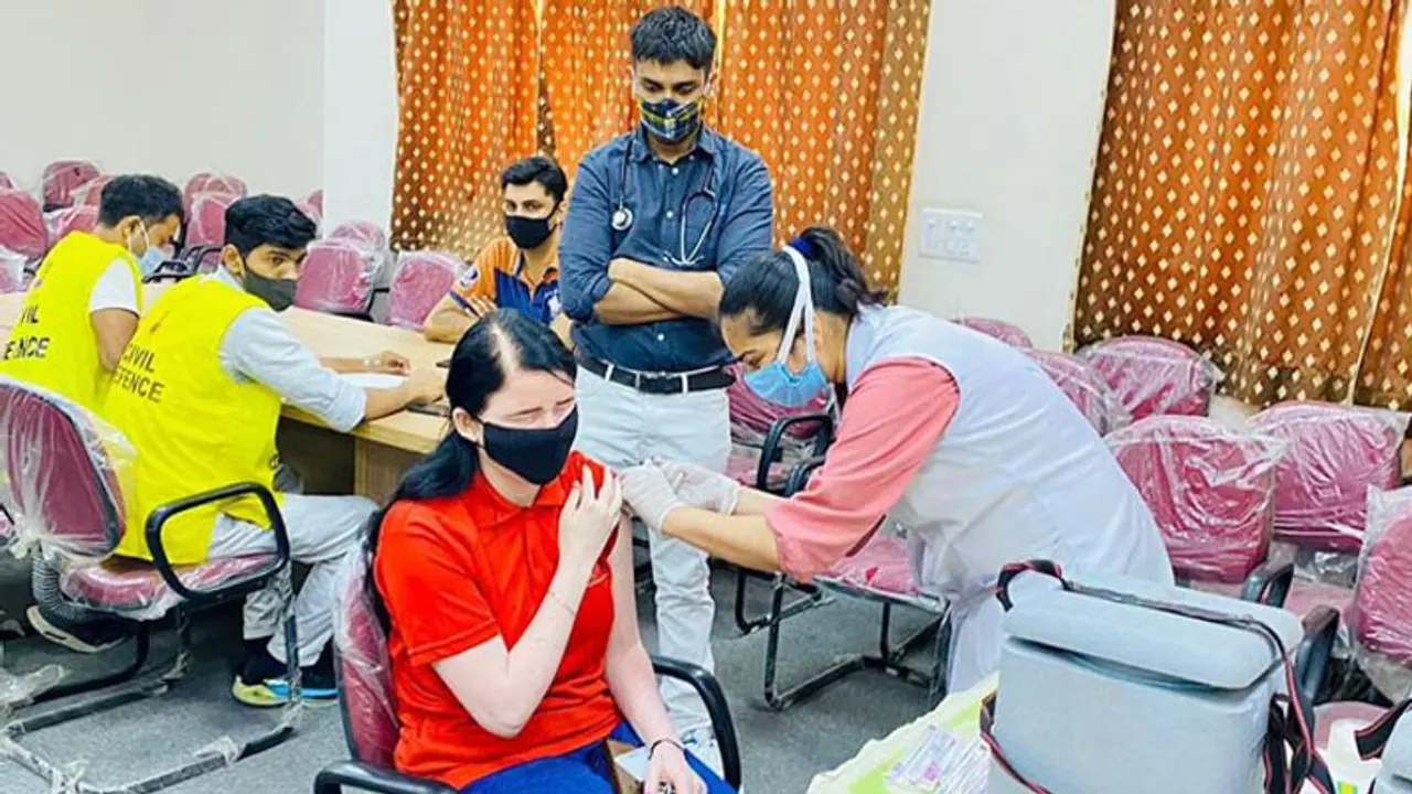 Coronavirus: রাজ্যে দৈনিক করোনা আক্রান্তের সংখ্যা ৯০০ ছুঁইছুঁই, মৃত ১৪ Coronavirus: রাজ্যে দৈনিক করোনা আক্রান্তের সংখ্যা ৯০০ ছুঁইছুঁই, মৃত ১৪